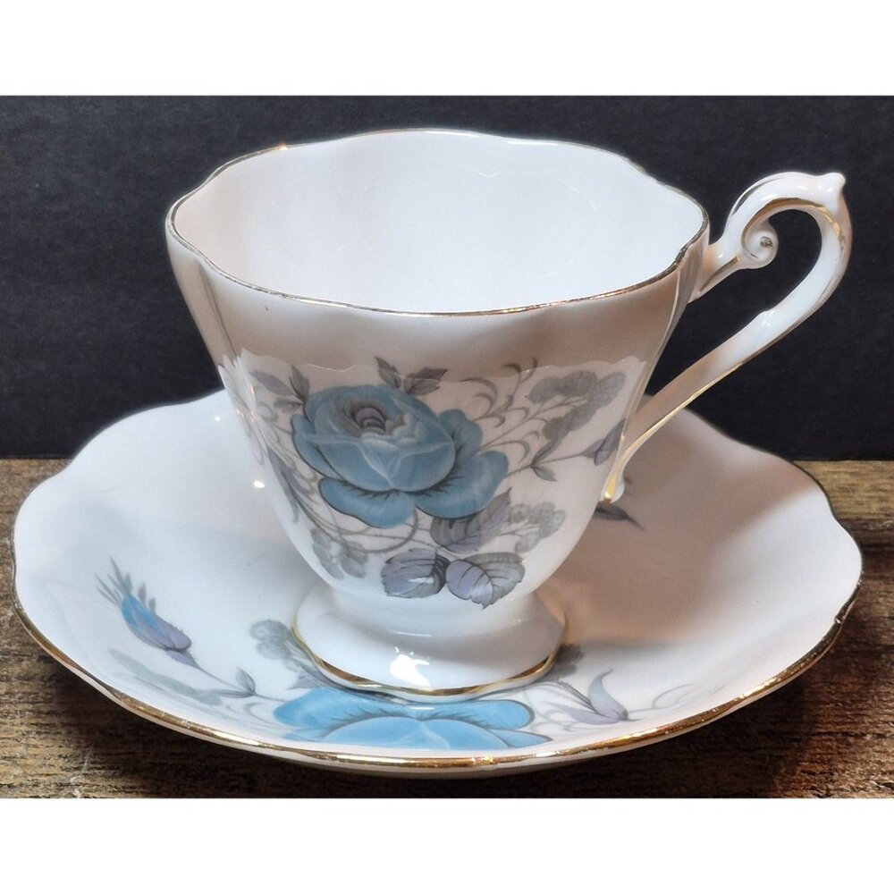 Royal Standard Fine Bone China Blue Rose Footed Teacup & Saucer Set England 2121